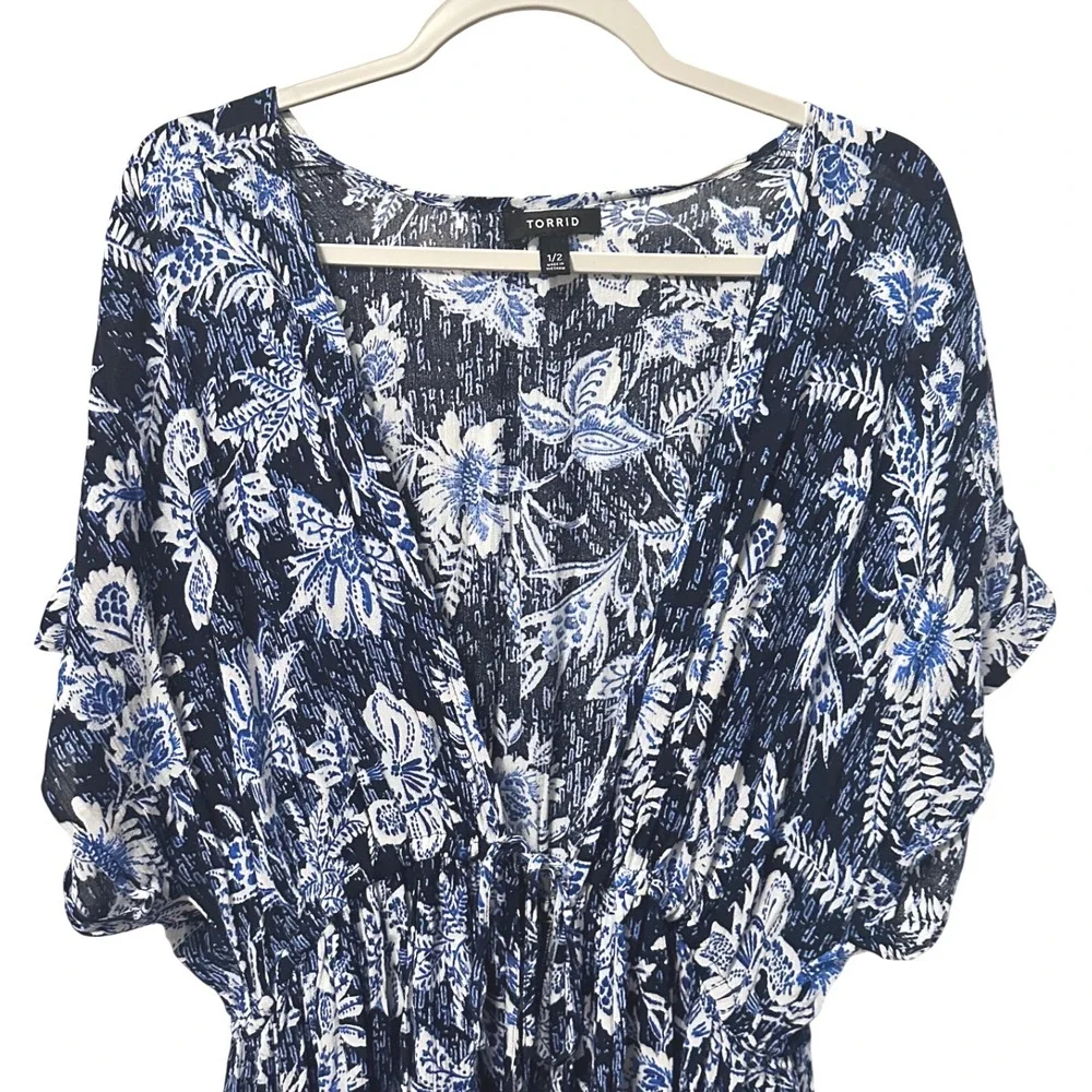 Torrid Cinch Waist Kimono Blue White Floral Plus Size 1/2 Crinkle Gauze Flowy - Picture 2 of 8